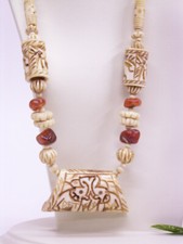 HALSKETTE: BEIN / KNOCHEN