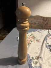 Riesige alte pfeffermühle - riesige,