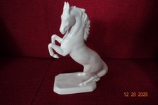 Porzellanfigur steigendes