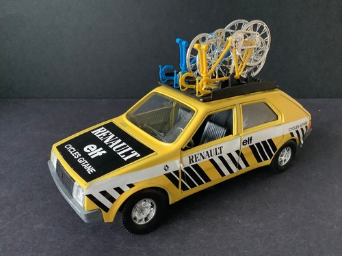 Die cast bburago 0139 24 - 0139, 1:24