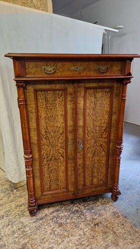 Vertiko antik