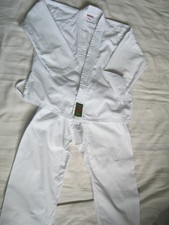 Judoanzug in der Größe 140 cm mit weißem Gürtel