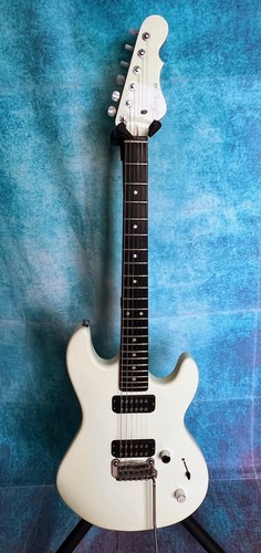 F100 strat 30th - <,