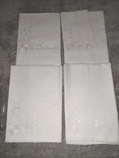 Wunderschöne 4-tlg Überschlag-Garnitur v. Planet DDR, weiß m Stickerei #Neu# OVP