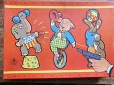 Antikes Schieß-Spiel "Im Zirkus" mit einer mechanischen Blechpistole