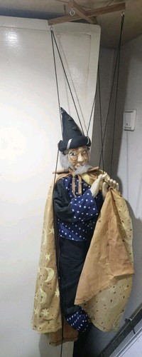 Zauberer marionette aus holz - zauberer,
