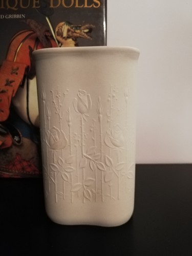 Alboth kaiser bisquit vase - &,