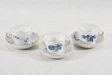 N92Q26- 3x Meissen Goldrand Porzellan Mokkatässchen & UT blaue Blume 1. Wahl 