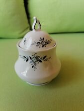 Zuckerdose mit Deckel "WINTERLING" weiß mit dunkelblauem Blumenmuster