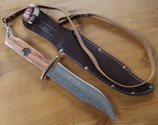 Jagdmesser mit Fangriemen und Kompass.