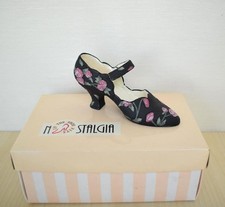 1x Nostalgia Miniatur Deko Schuh - Modell VD113 - Pumps schwarz mit Blumen