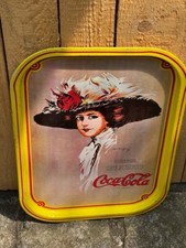 Vintage Drink Delicious Coca Cola  Metall Servier Tablett  gelb oval 40 cm