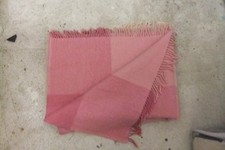 Decke Wolldecke 100%  Wolle  Naturfasern IKEA rosa 200 x 160 mit Fransen