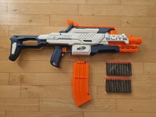 Hasbro Nerf Elite Cam ECS-12 Blaster mit eingebauter Kamera, Magazin und Darts