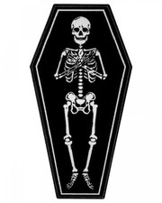 Schwarzer Sarg mit Skelett