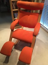 Stokke Gravity Varier Relaxstuhl, Buche, Bezug Terrakotta 