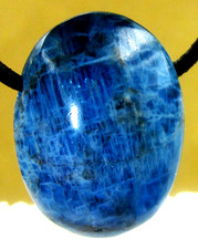 Apatit cabochon gebohrt - cabochon,