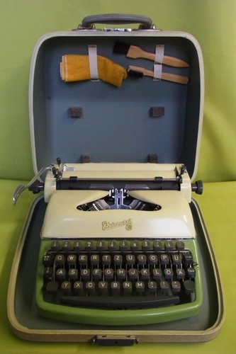 Reiseschreibmaschine - ,