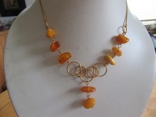 Kette mit gelben Bernstein