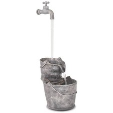 Wasserspiel mit Wasserhahn und