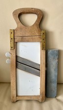 Altes schönes Schneidebrett Holz groß -  Hobelbrett Holtz Messing Porzellan