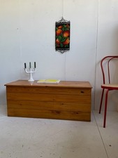 Große 80er Jahre Ära Kiefer Decke Box Truhe oder Ottomane