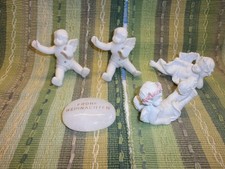 4 weiße Engel, 1 x FROHE