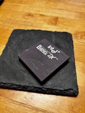 Intel Pentium i486 DX Retro-Prozessor aus dem Jahr 1989 mit Keramikgehäuse