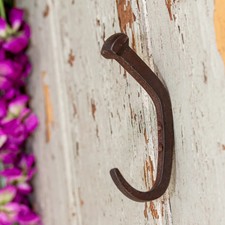 Rustikaler Haken wie antik