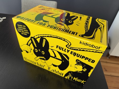 Kidrobot smorkin labbit by - kidrobot,