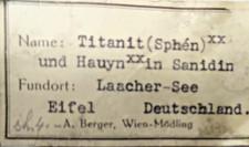 Titanit xx und Hauyn xx in Sanidin vom Laacher See in der Eifel Deutschland