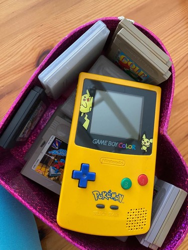 Gameboy color pokemon - pokemon, pikachu