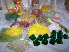 Glaspyramiden Kies Glasperlen Sand Murmeln usw. 8,5 Kilo großes Konvolut