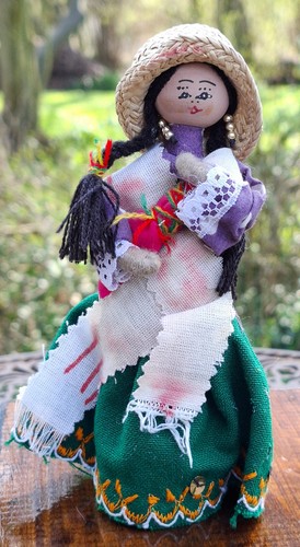 Trachten puppe aus ecuador - puppe,