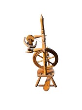 Antikes Spinnrad aus Holz - Einzigartiges Sammlerstück mit Geschichte