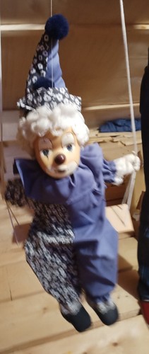 Clown deko figur auf schaukel - clown,