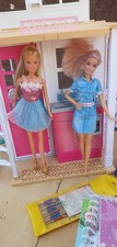 Mattel DVV47 / DVV48  Barbie 2-Etagen Ferienhaus Und 2 Puppen dazu