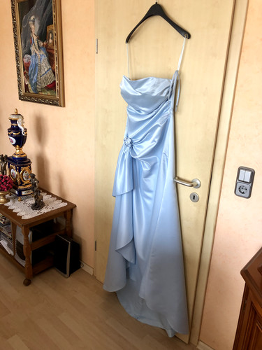 Abendkleid hellblau mit - 38,