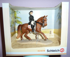 Schleich 42035 Dressurreiterin