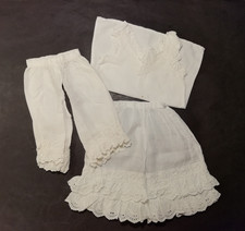 Antike Puppenkleidung