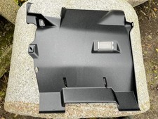 Verkleidung im Handschuhkasten