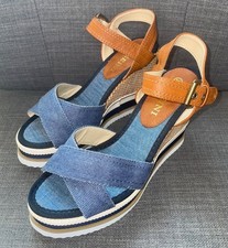 Sandalen mit Keilabsatz