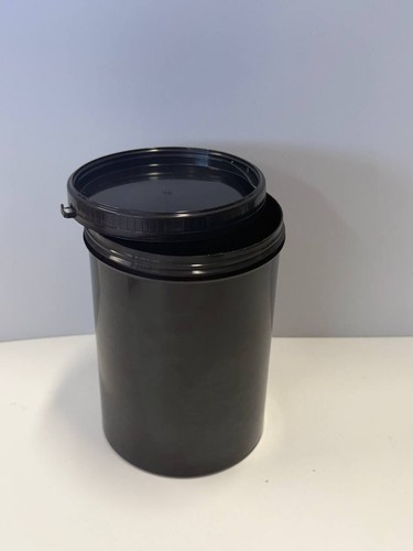 Schwarze leere tiegel dosen - leere,