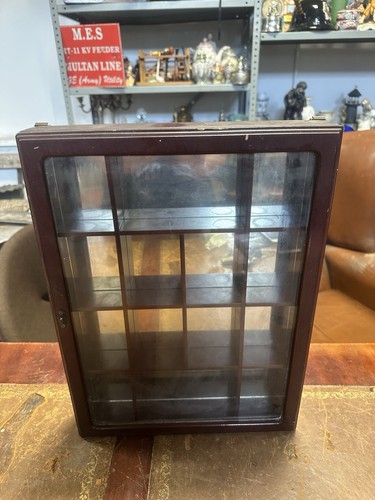 Vintage wandvitrine aus holz - vintage,