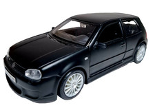 Maisto Volkswagen Golf R32 matt schwarz Scale 1/24 Modellauto Fahrzeug !
