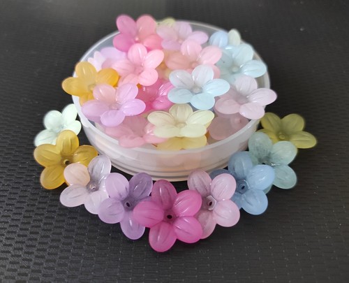 200 acryl blüten perlen - blüten,