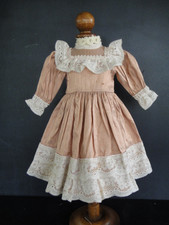 ROBE Aus Rosa Seide Für Alte