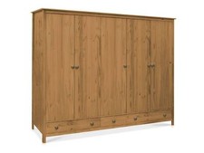 Kleiderschrank