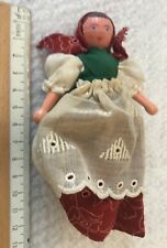 FIGUR DEKORATION SAMMELN PUPPE HOLZPUPPE MIT KLEIDUNG RUSSISCHE FRAU M. KOPFTUCH