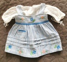 süsses antikes Puppenkleid